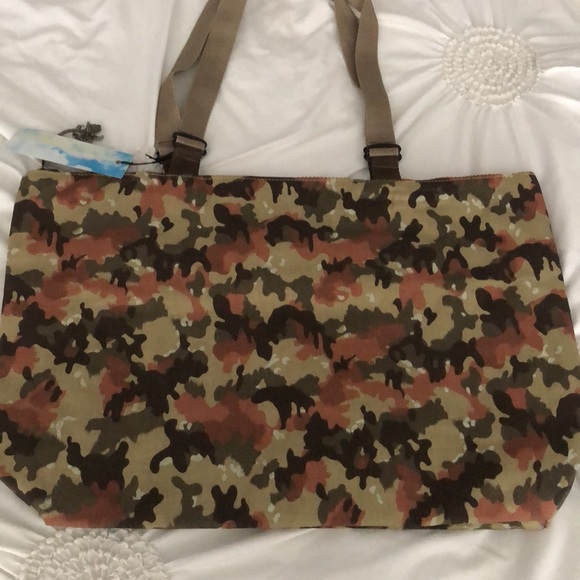 PLEATED BOW CAMO MULTI- PURPOSE LARGE TOTE - Picture 4 of 6